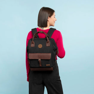 adventurer-black-medium-backpack